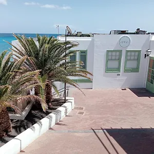 Sounds Of The Sea Apartment